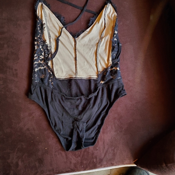 Lingerie - Picture 2 of 2